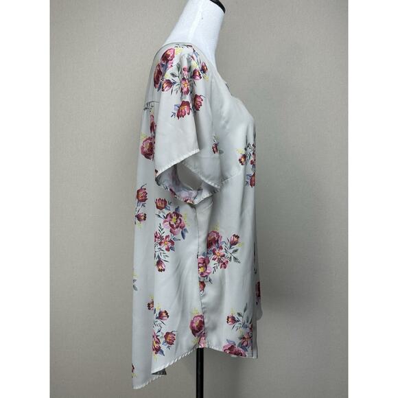 Torrid Plus Size 2 Lt. Gray Floral Short Sleeve Pullover Blouse/Top Lightweight - Picture 4 of 11